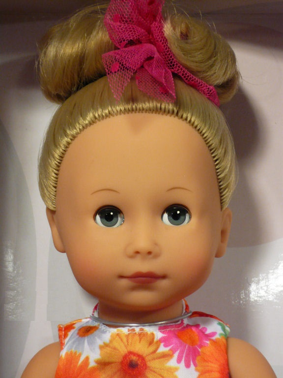 Кукла Миа блондинка с голубыми глазами  